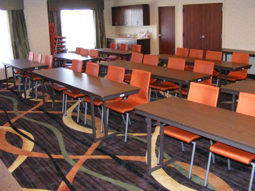 Holiday Inn Express Hotel & Suites Muskogee an IHG Hotel - image 6