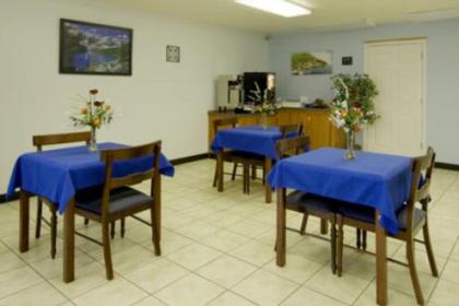 Americas Best Value Inn Muskogee - image 9