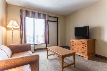 Ocean Crest Inn and Suites - image 3