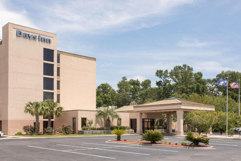 Days Inn by Wyndham Myrtle Beach - main image