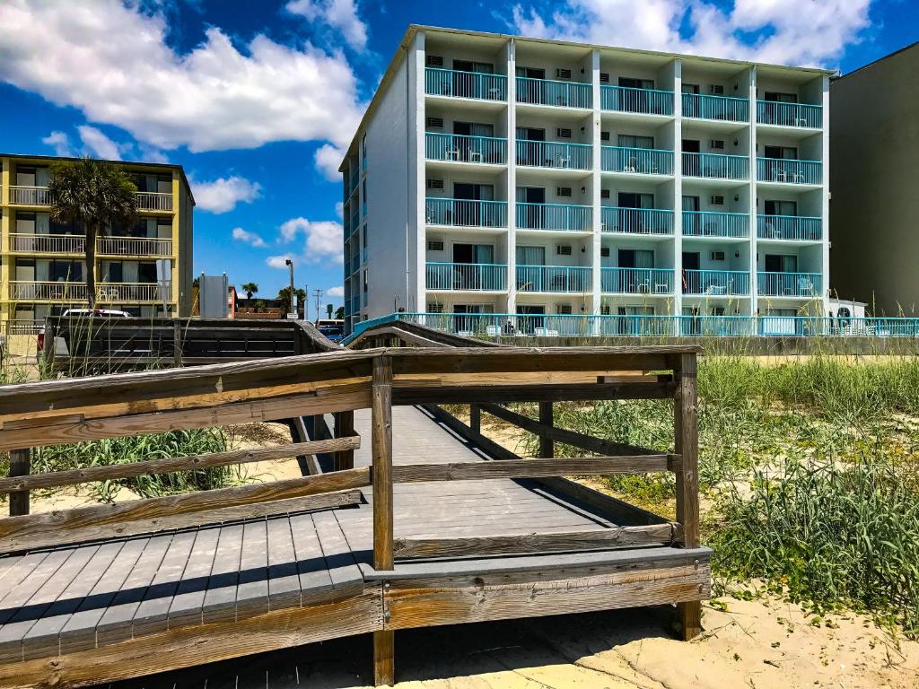 Southern Breeze Oceanfront Motel - main image