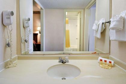 Days Inn by Wyndham Myrtle Beach-Beach Front - image 5