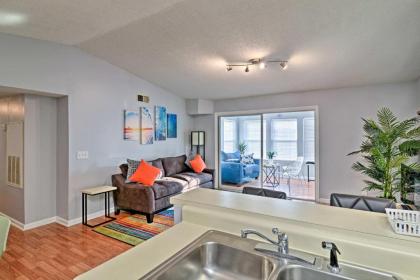 Updated Condo with Pool Access mins to Surfside Beach