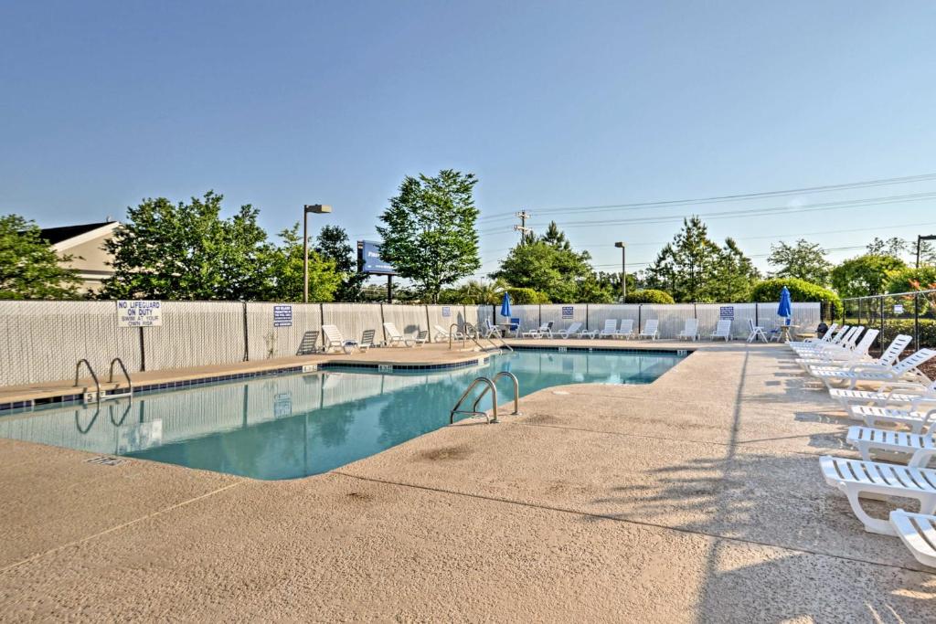 Updated Condo with Pool Access Mins to Surfside Beach - image 2