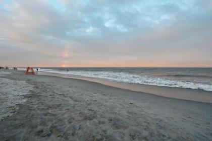 Myrtle Beach Getaway with Elevator 1 Block to Beach - image 3