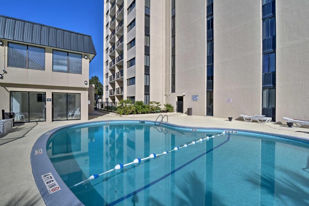 Lovely Condo with Pool - Walk to Family Kingdom! - image 3