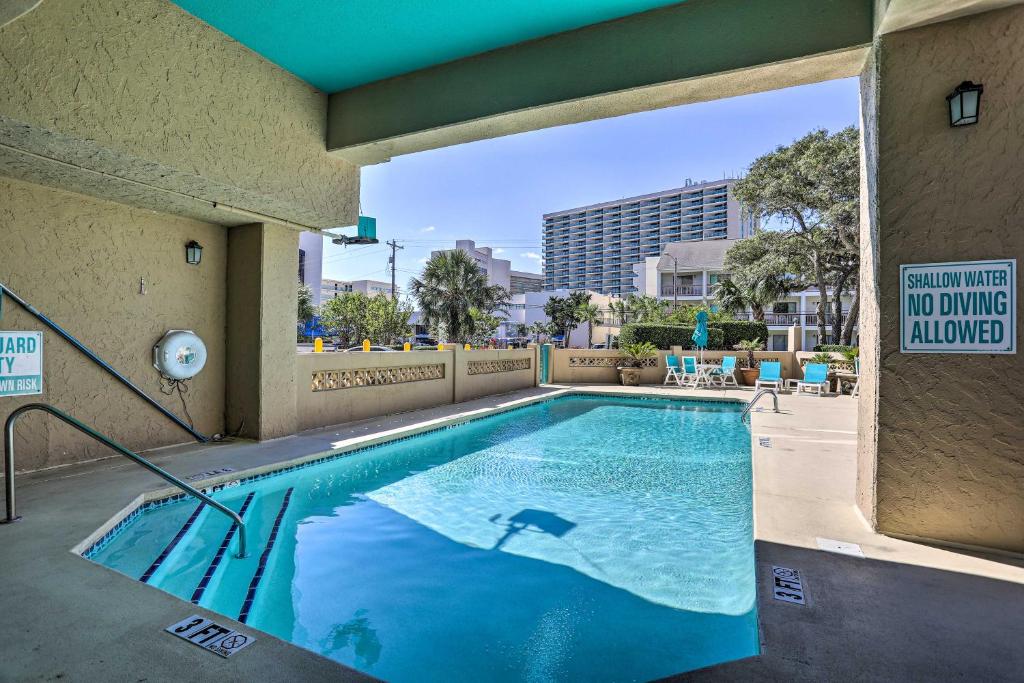 Condo with Patio and Pool Access 5 Mi to SkyWheel - image 4