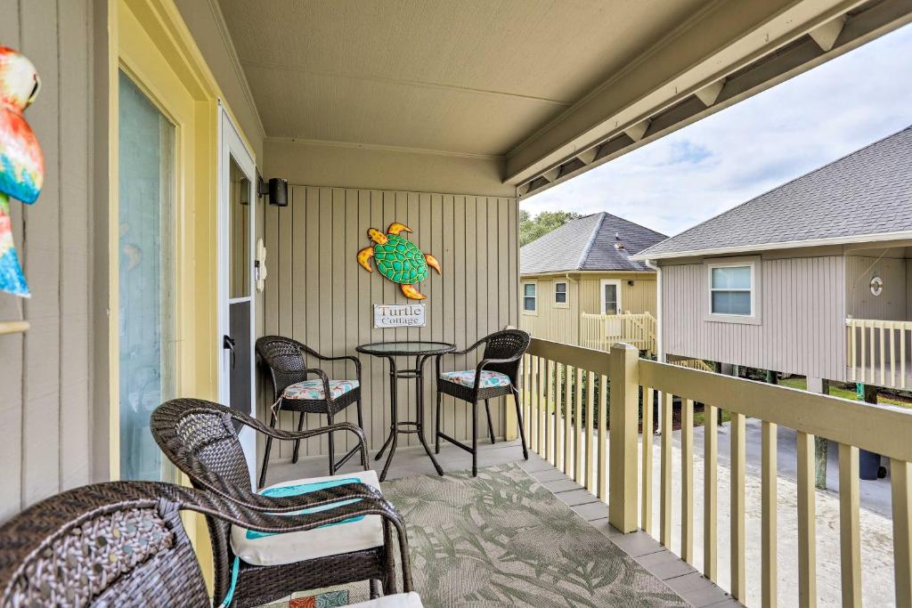 Coastal Cottage Getaway with Deck - Walk to the Beach - image 2