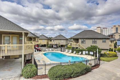 Coastal Cottage Getaway with Deck - Walk to the Beach - image 3