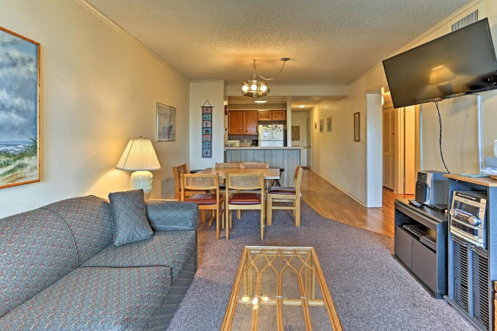 Myrtle Beach Condo with Comm Pool - Walk to Beach! - image 3