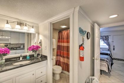 Blue Water Beachfront Condo 2 Miles to SkyWheel! - image 11