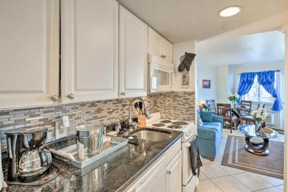 Blue Water Beachfront Condo 2 Miles to SkyWheel! - image 15