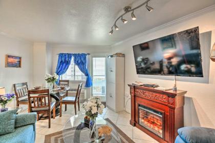 Blue Water Beachfront Condo 2 Miles to SkyWheel! - image 2