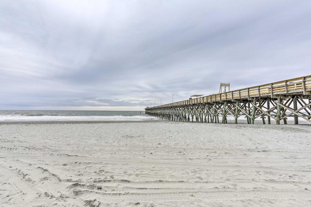 Downtown Myrtle Beach Cottage by 2nd Ave Pier - image 4