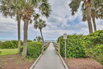 Ocean-View Condo with Fireplace Walk to Beach! - image 8