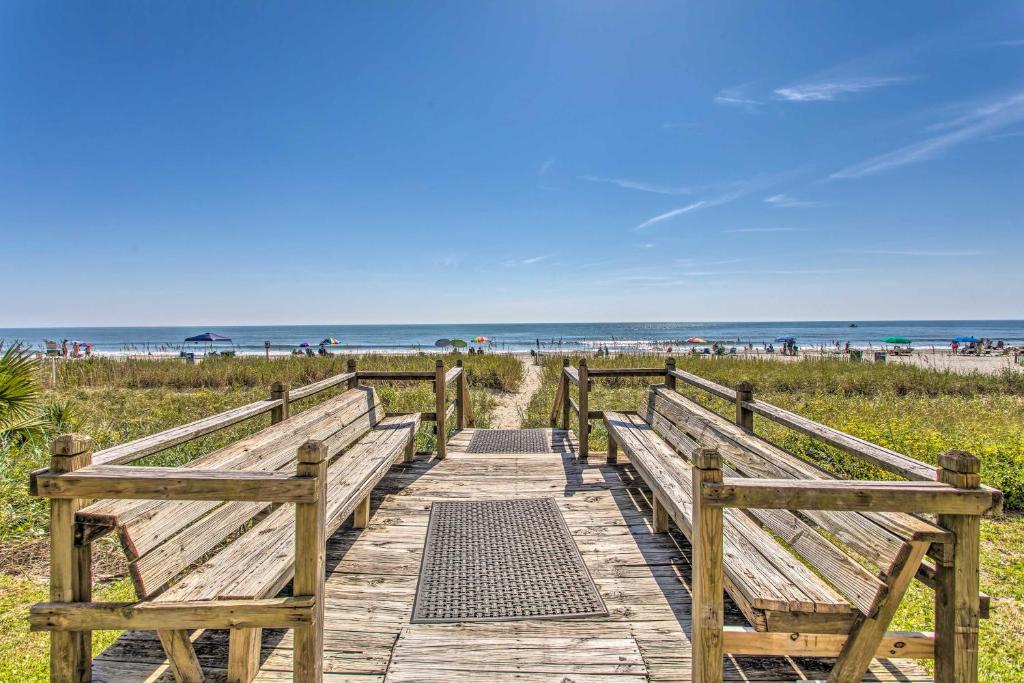 Beachy Condo Pool Access and Walk to Boardwalk - image 5