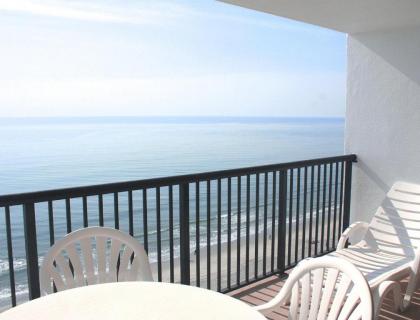 Oceanfront Escape near the Myrtle Beach Grand Strand - image 4