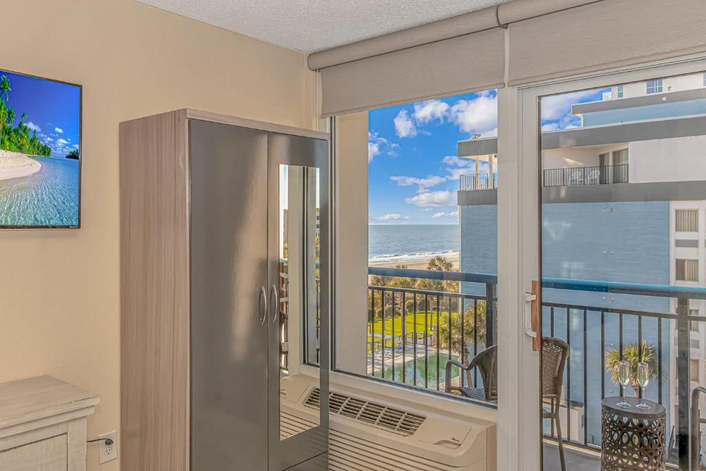 Oceanview Studio at Boardwalk Resort 440 - image 3