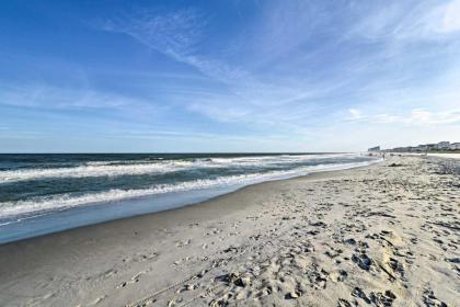 Updated Studio 1-Block Walk to Surfside Beach! - image 2