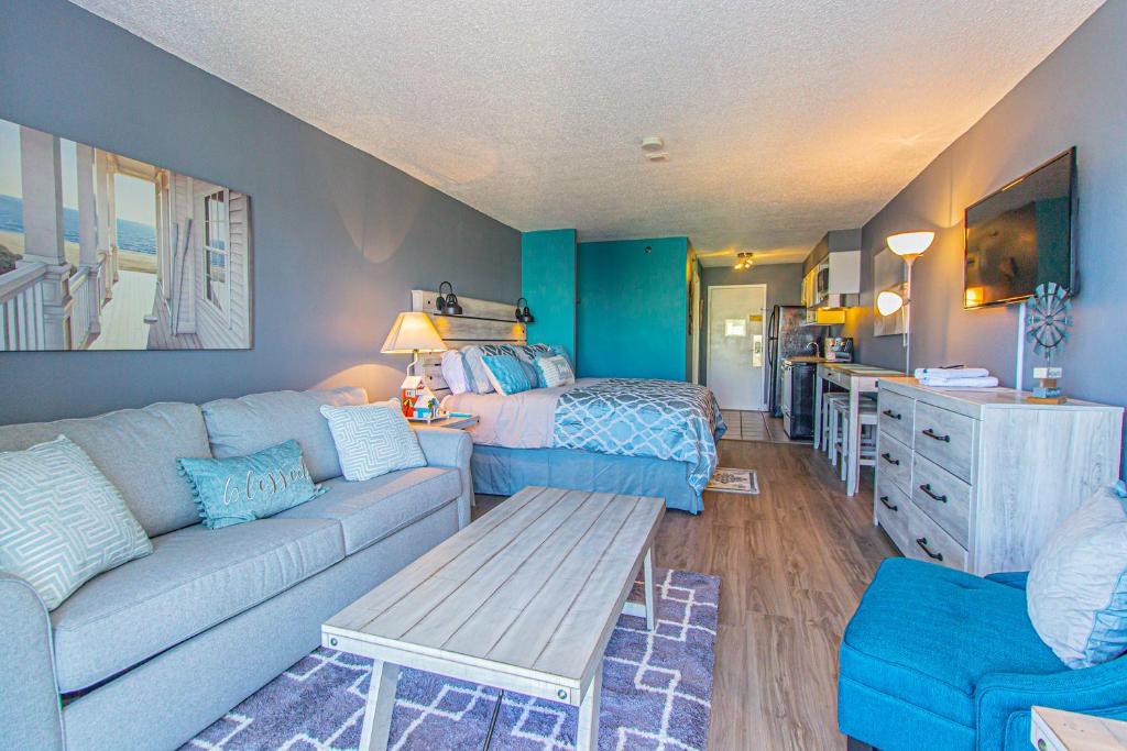 Completely Renovated King Suite Perfect for 4! Sea Mist 51306 - image 3