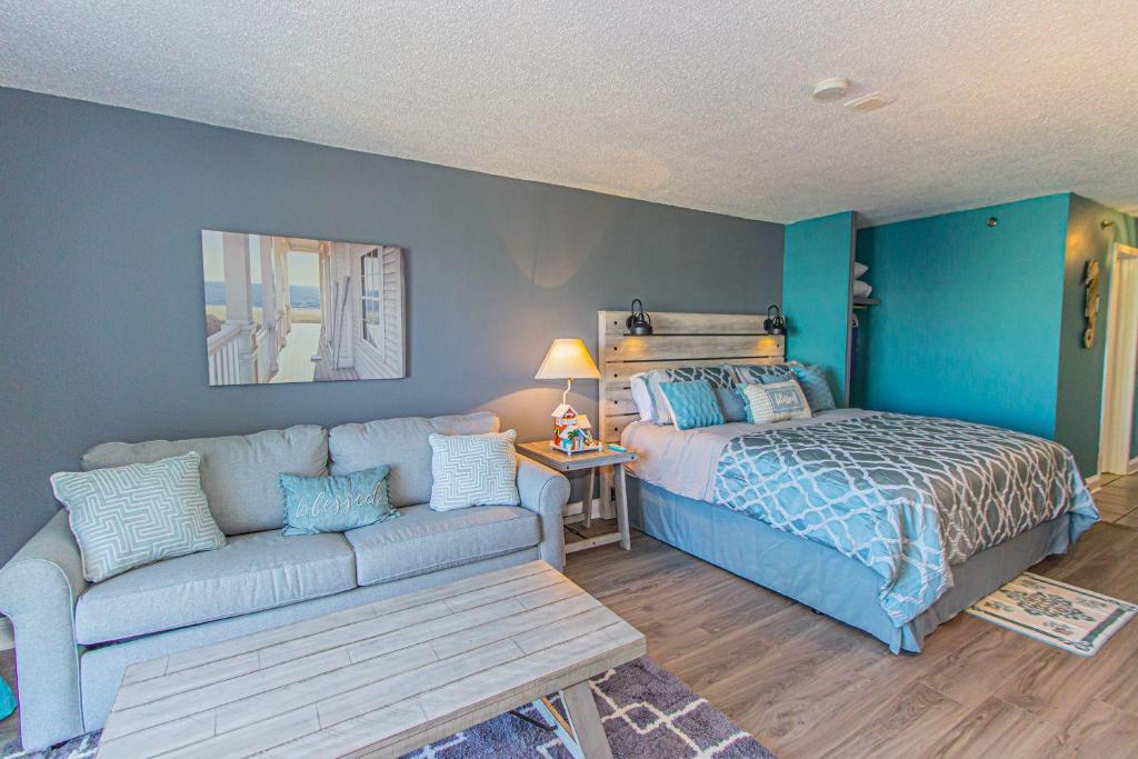 Completely Renovated King Suite Perfect for 4! Sea Mist 51306 - image 4