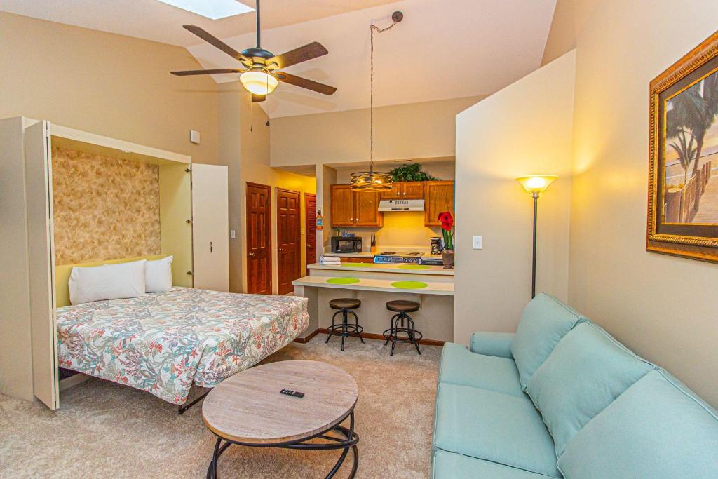 Plantation Golf Villas 2 Miles to the beach! Sleeps 6 - image 2