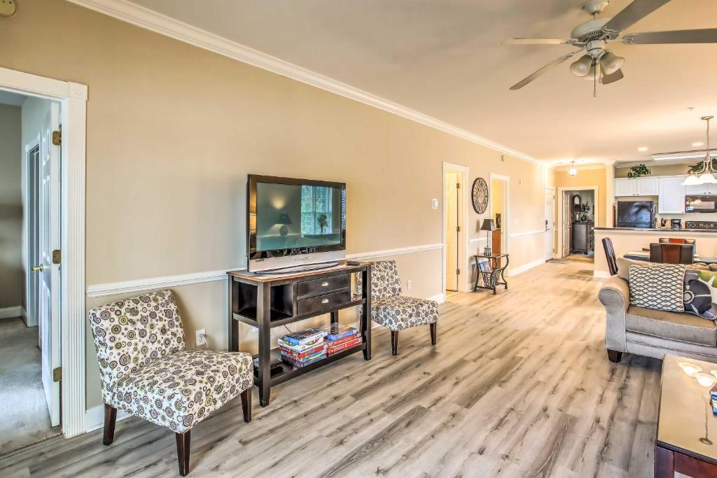 Condo with Pool Access and Balcony in Myrtle Beach - image 5