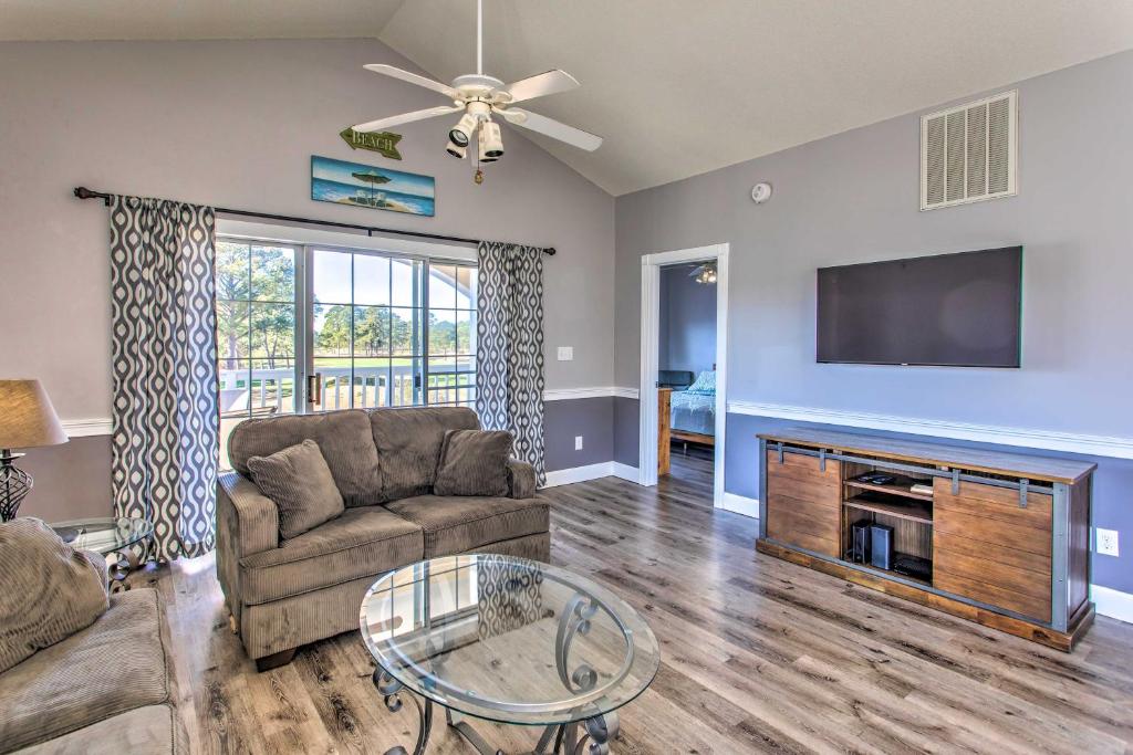 Quiet Condo with Balcony 2 Miles to Myrtle Beach! - image 5