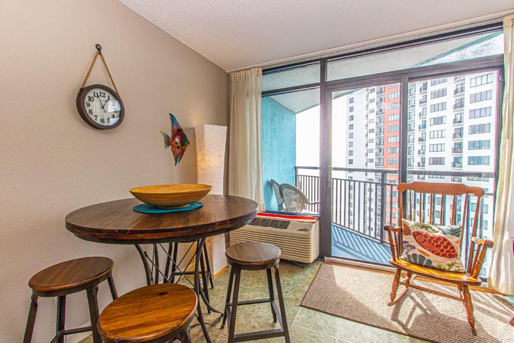 Oceanview 1 Bedroom Suite Landmark Resort 1250 Perfect for a couple or party of 4 - image 3