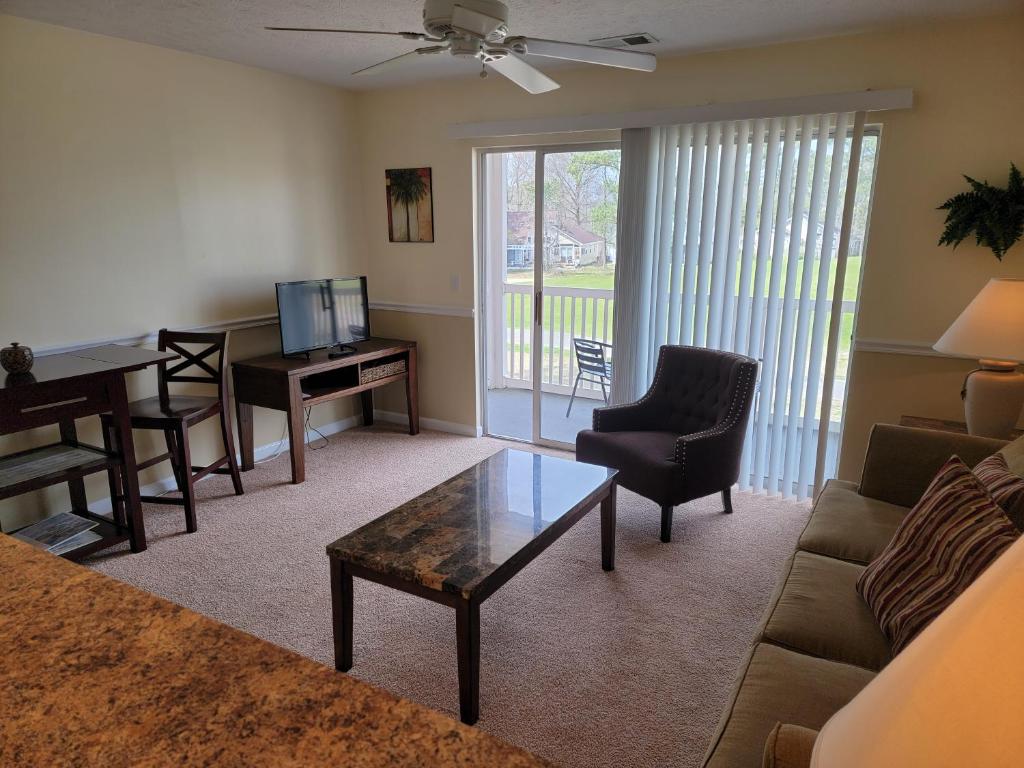 2nd Floor Condo Sleeps 4 1 bed 1 bath Waterway Village 1E - image 5