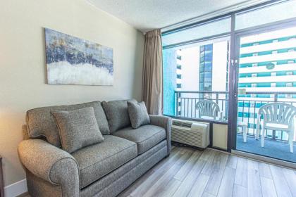 Landmark Resort King Suite Unit 716 Beautifully Renovated Sleeps 4 - image 10