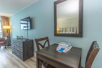 Landmark Resort King Suite Unit 716 Beautifully Renovated Sleeps 4 - image 12