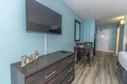 Landmark Resort King Suite Unit 716 Beautifully Renovated Sleeps 4 - image 13