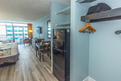 Landmark Resort King Suite Unit 716 Beautifully Renovated Sleeps 4 - image 14