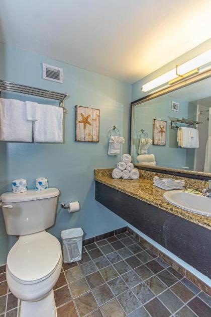 Landmark Resort King Suite Unit 716 Beautifully Renovated Sleeps 4 - image 16