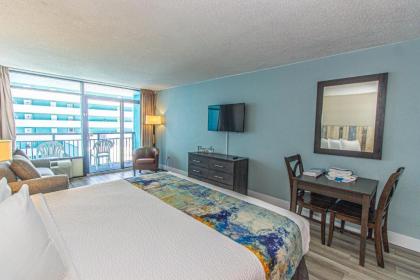 Landmark Resort King Suite Unit 716 Beautifully Renovated Sleeps 4 - image 3