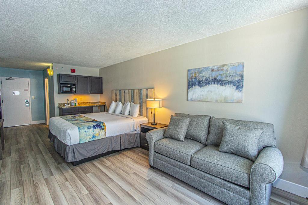 Landmark Resort King Suite Unit 716 Beautifully Renovated Sleeps 4 - image 6