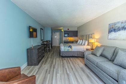 Landmark Resort King Suite Unit 716 Beautifully Renovated Sleeps 4 - image 8