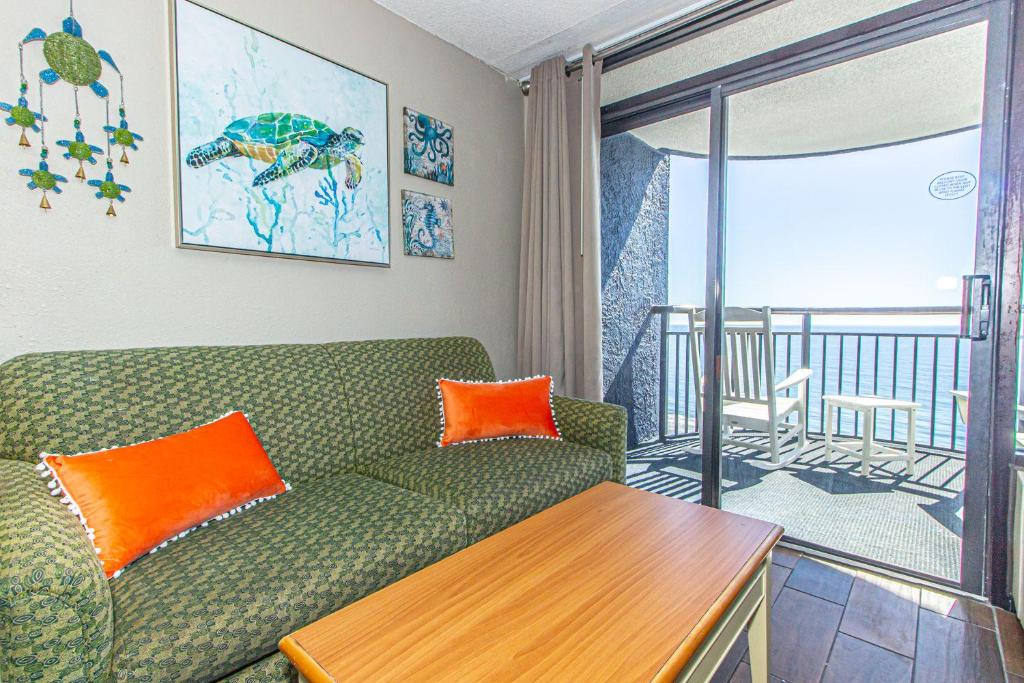 Beautifully Updated Direct Oceanfront Suite Monterey Bay 1425 Sleeps 6 Guests - main image