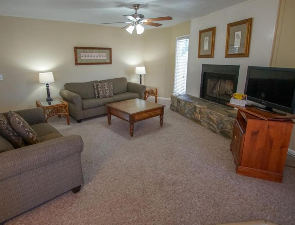 Luxurious Coastal Retreat Villa at Surfside Beach - One Bedroom Villa #1 - image 4