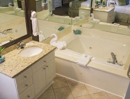 Private Comfort at the Grand Strand - Surfside Beach Villa - 3BR Villa #1 - image 14