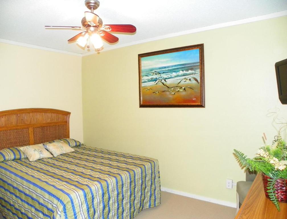 Spacious Condo Mid-point the Grand Strand - Two Bedroom Condo #1 - image 2