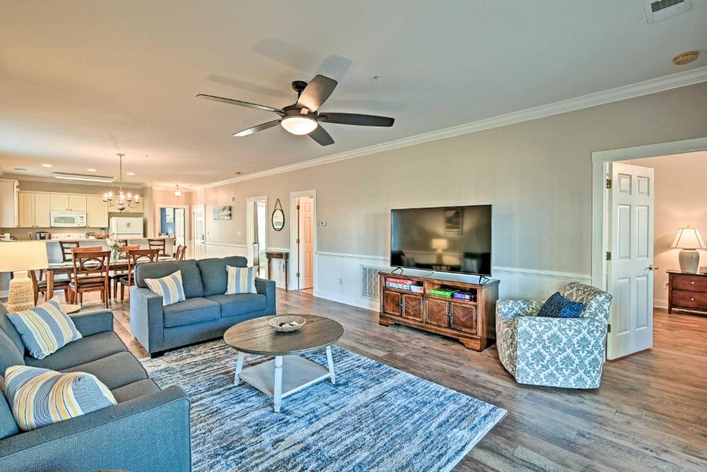 Condo with Patio and Pool Access 2 Mi to Beaches - image 3