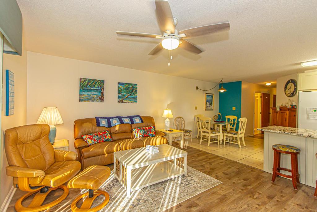 2 Bed 2 Bath Ground Level Golf Colony at Plantation 33I Only 2 Miles To The Beach - image 3