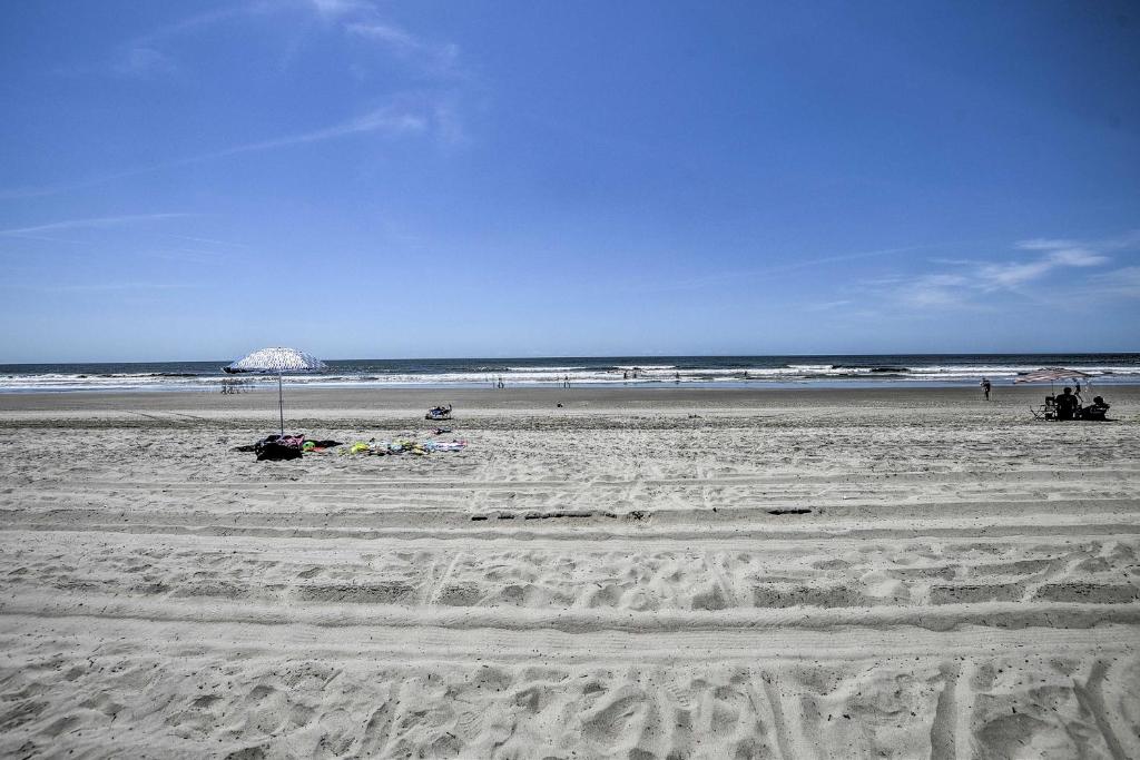 N Myrtle Beach Condo 1 Block to Oceanfront! - image 3