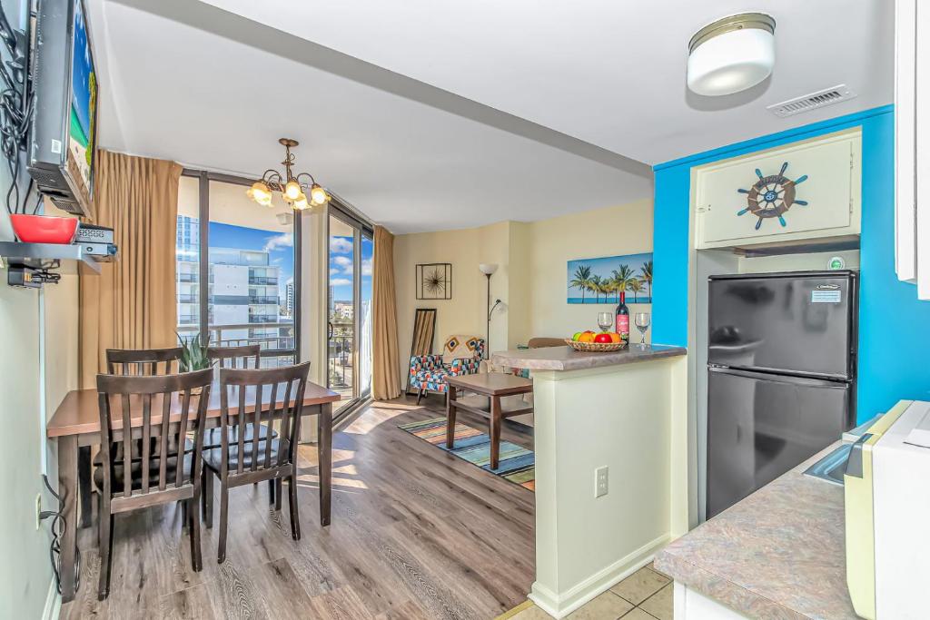 Ocean View Double Suite! Sleeps 4 Meridian Plaza 705 - main image