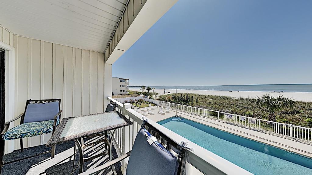 APATB V A207 2BR 2BA Oceanfront Condo near popular Shore Drive - image 3