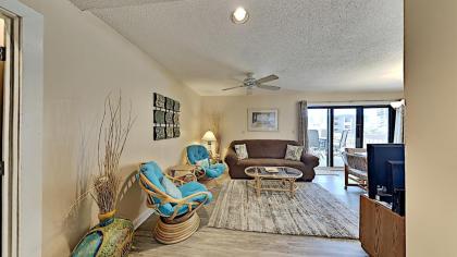 Ocean Bridge 1A2 2BR 2BA 2nd Row Condo near popular Shore Drive - image 3