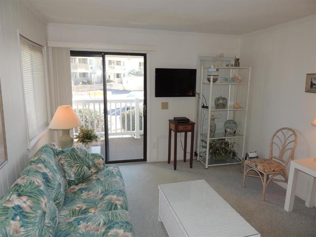 APATB V A102 2BR 2BA Ocean View Condo near popular Shore Drive - image 3