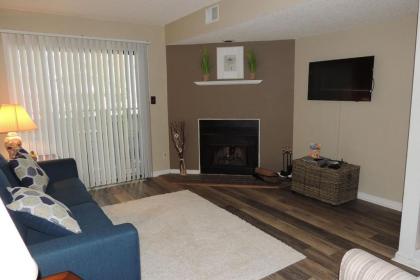 Summertree Village 8A 2BR 2BA Condo short walk to beach